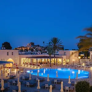 Louis St. Elias & Waterpark מלון פרוטאראס